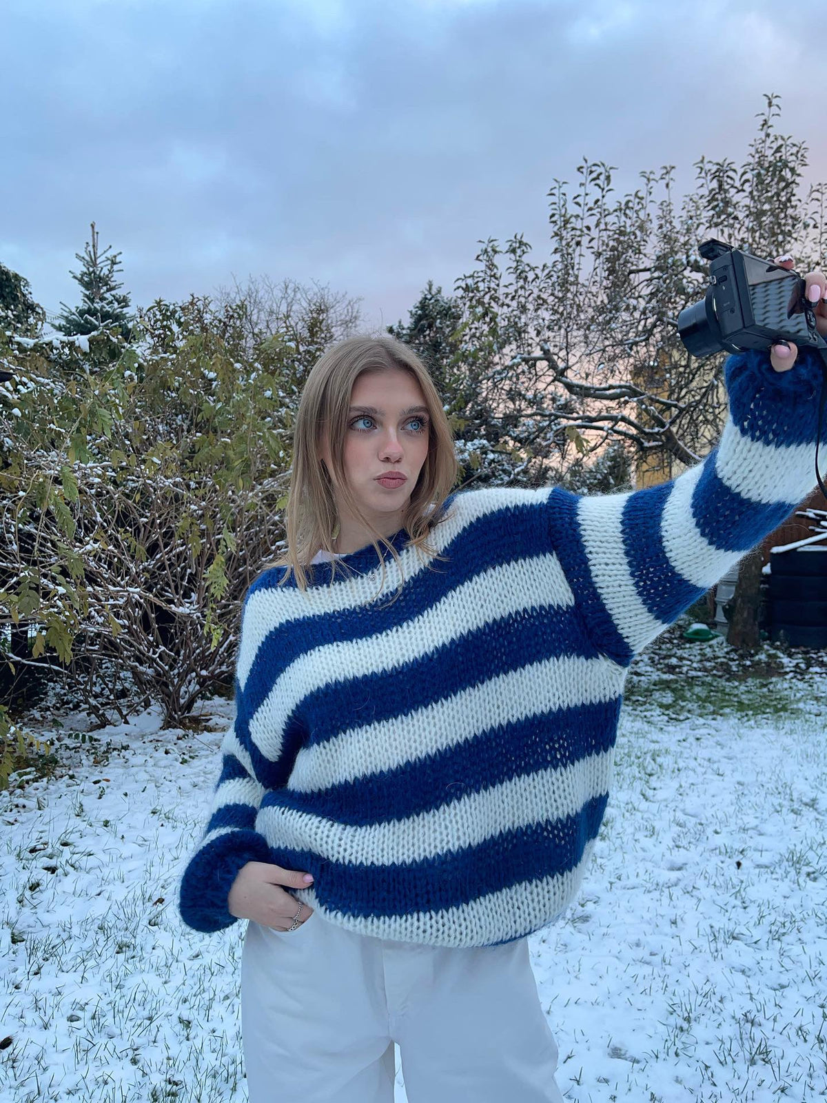 Honorata – Sweter oversize w paski z okrągłym dekoltem