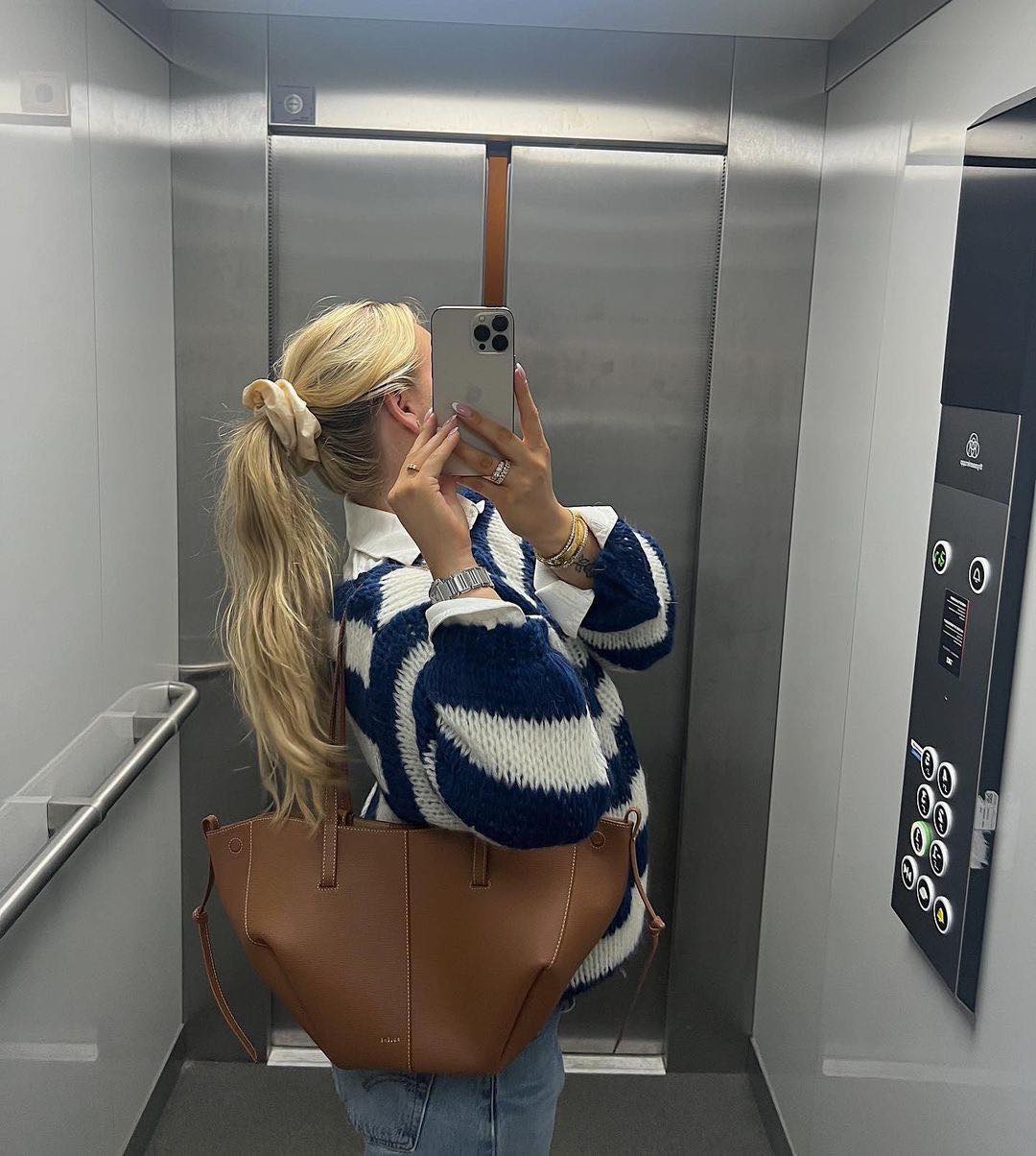 Honorata – Sweter oversize w paski z okrągłym dekoltem