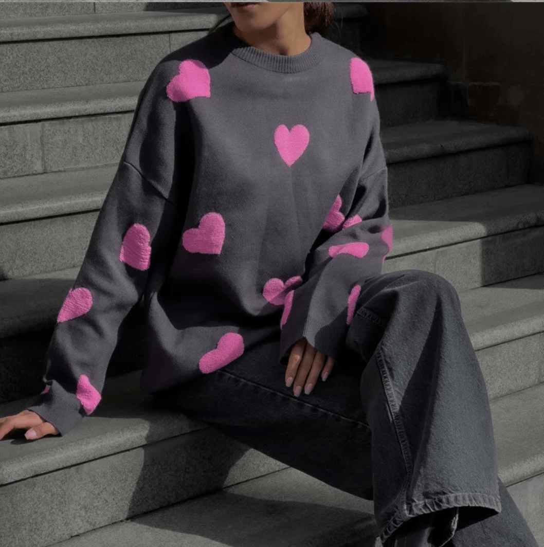 Serafina – Sweter z dzianiny we wzór małych serduszek – Ciemnoszary