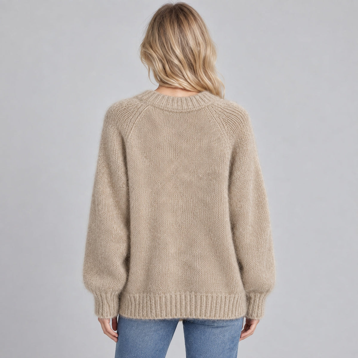 Jagoda – Puszysty sweter oversize z okrągłym dekoltem