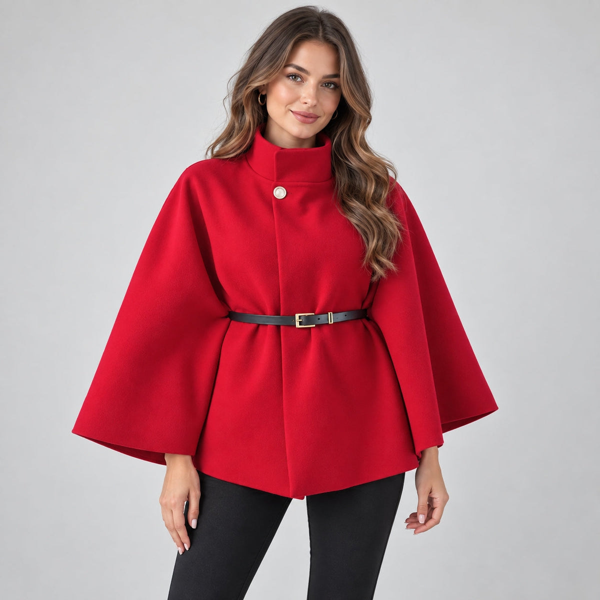 Patrycja – Elegancka peleryna z paskiem w talii – Czerwony