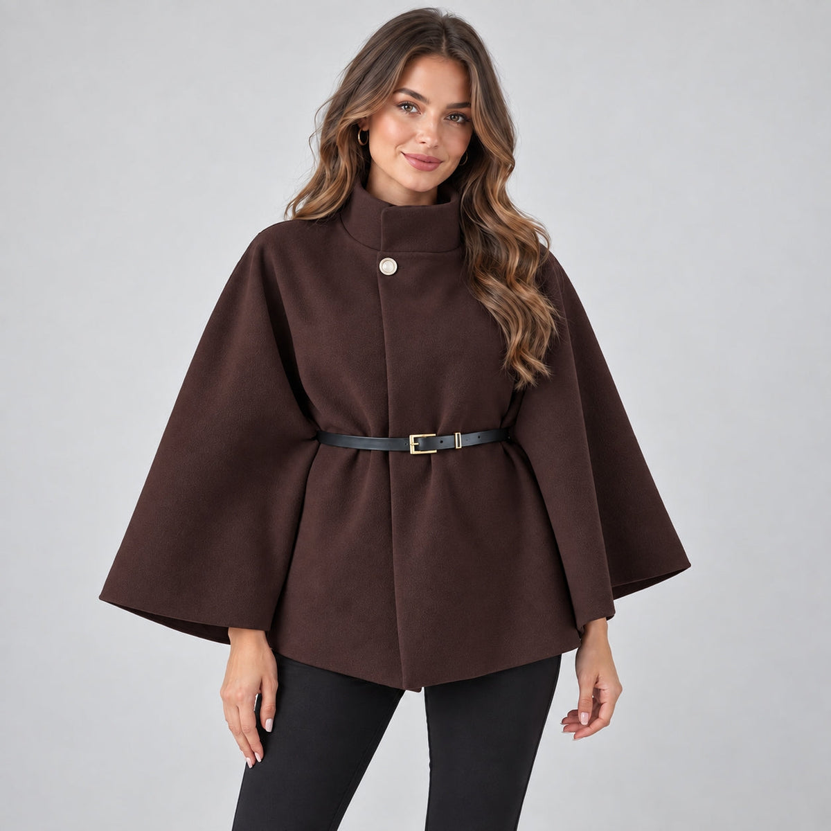 Patrycja – Elegancka peleryna z paskiem w talii – Bordowo-czerwony