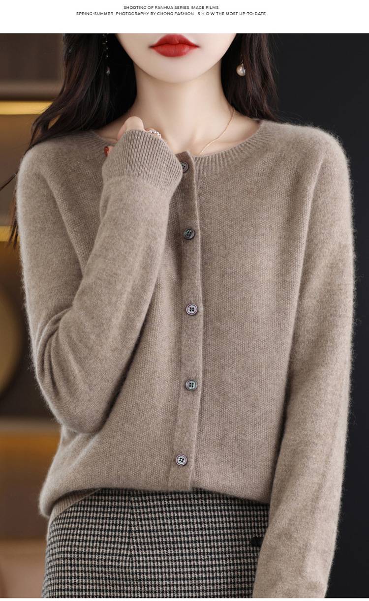 Lidia – Kardigan z okrągłym dekoltem na guziki – Brązowy