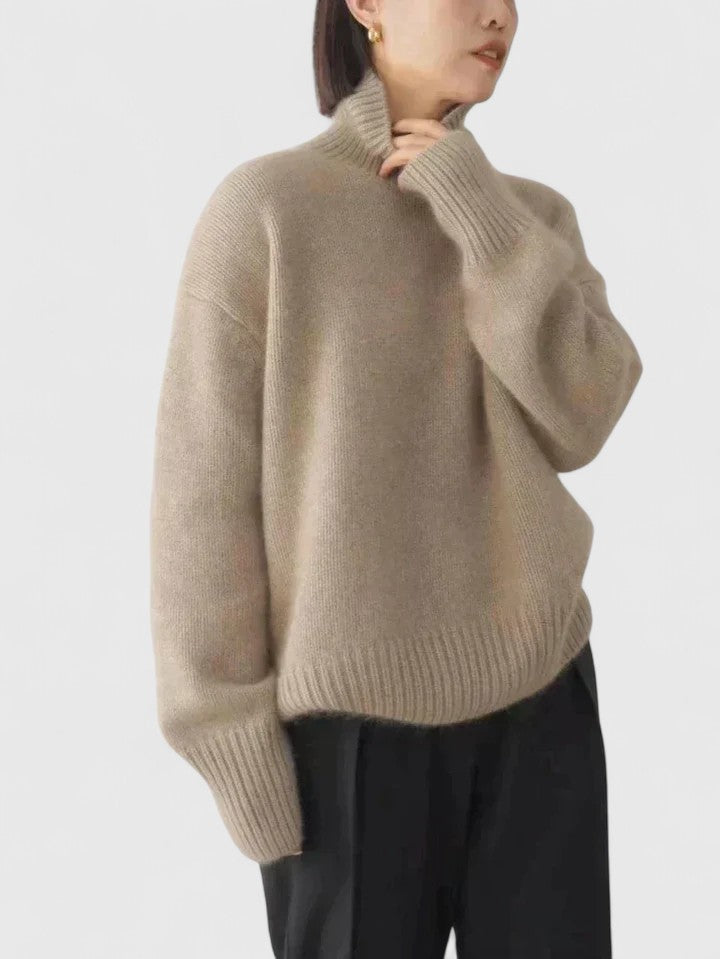 Ariadna – Sweter ze stójką o swobodnym kroju – Camelowy