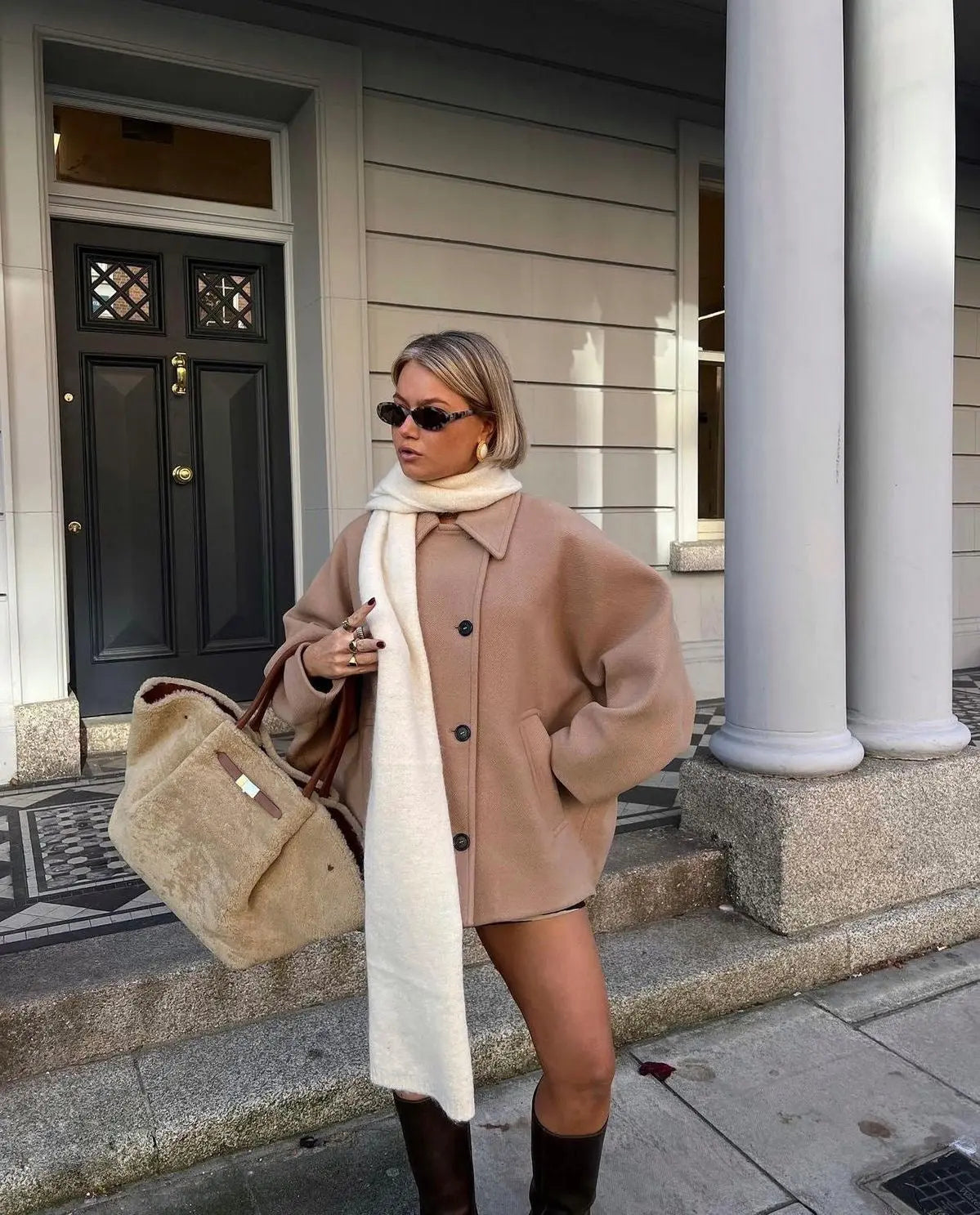 Bernarda – Elegancki płaszcz o minimalistycznym kroju