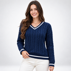 Marzanna – Sweter z warkoczem i kontrastowym dekoltem V – Niebieski