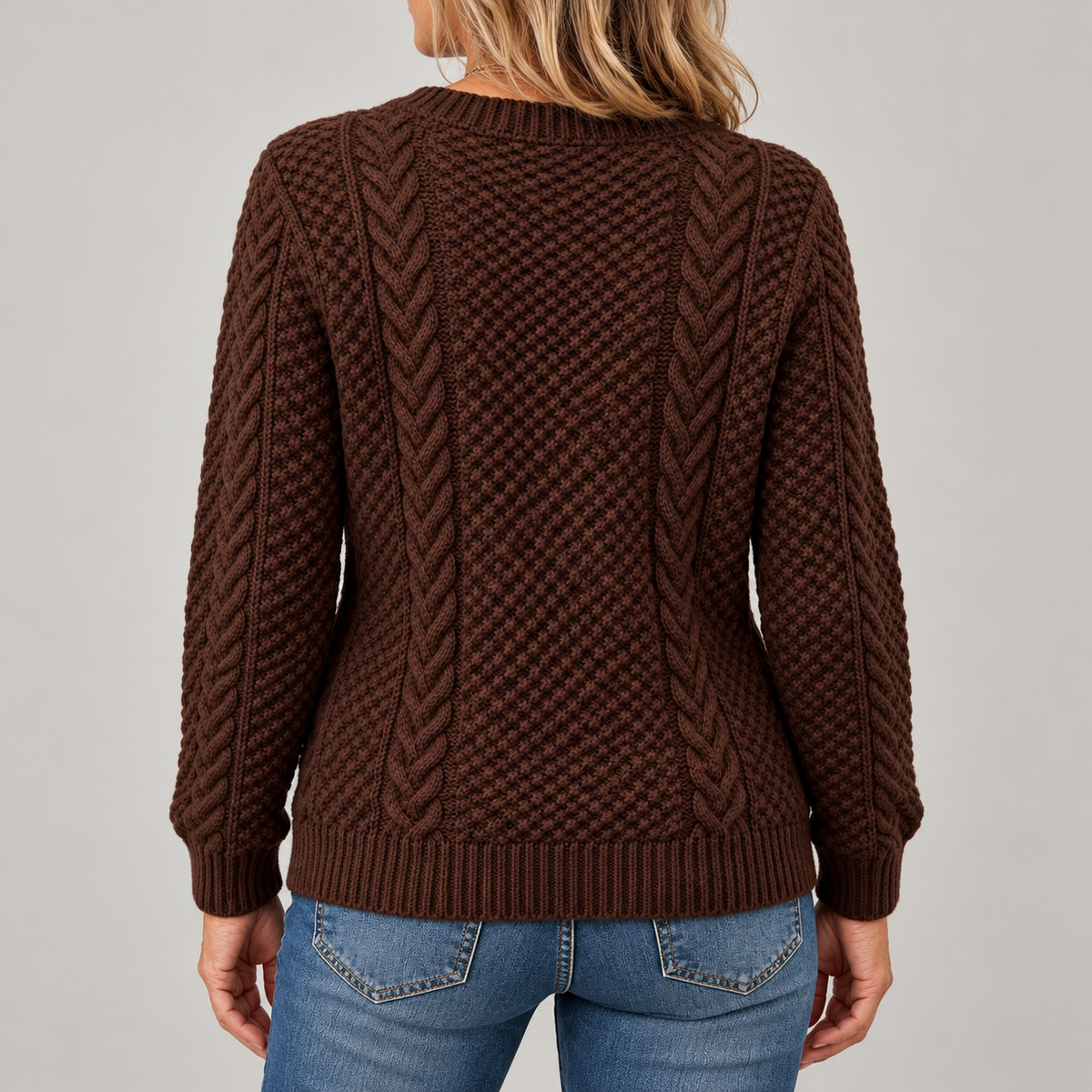 Hilaria – Sweter w warkocze ze sznurowanym dekoltem