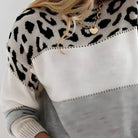 Alina – Sweter w panterkę z kolorowymi pasami