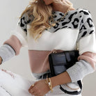 Alina – Sweter w panterkę z kolorowymi pasami