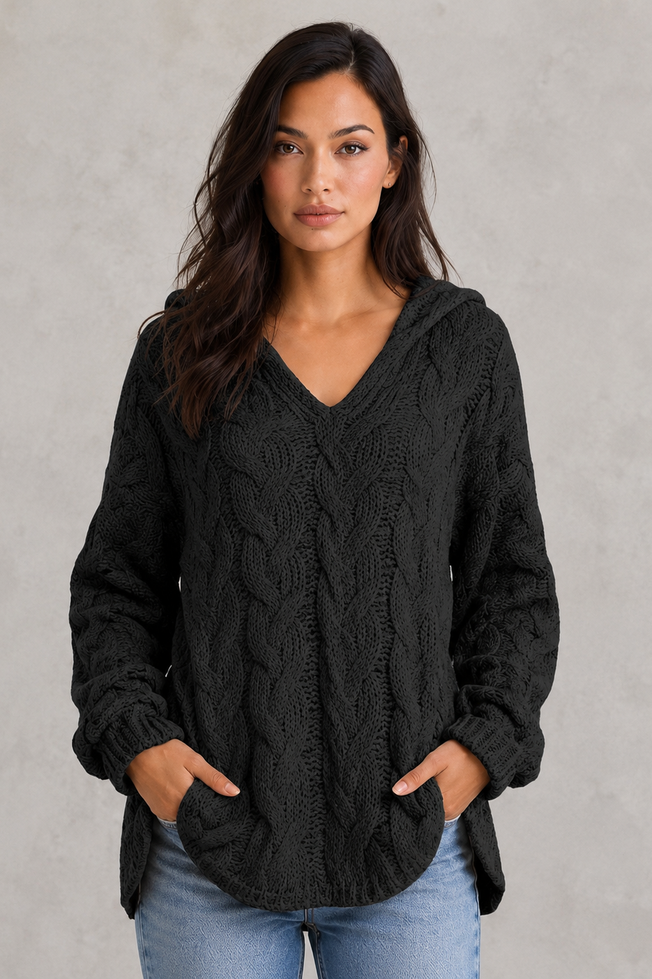 Pelagia – Sweter oversize z kapturem i warkoczowym splotem – Czarny