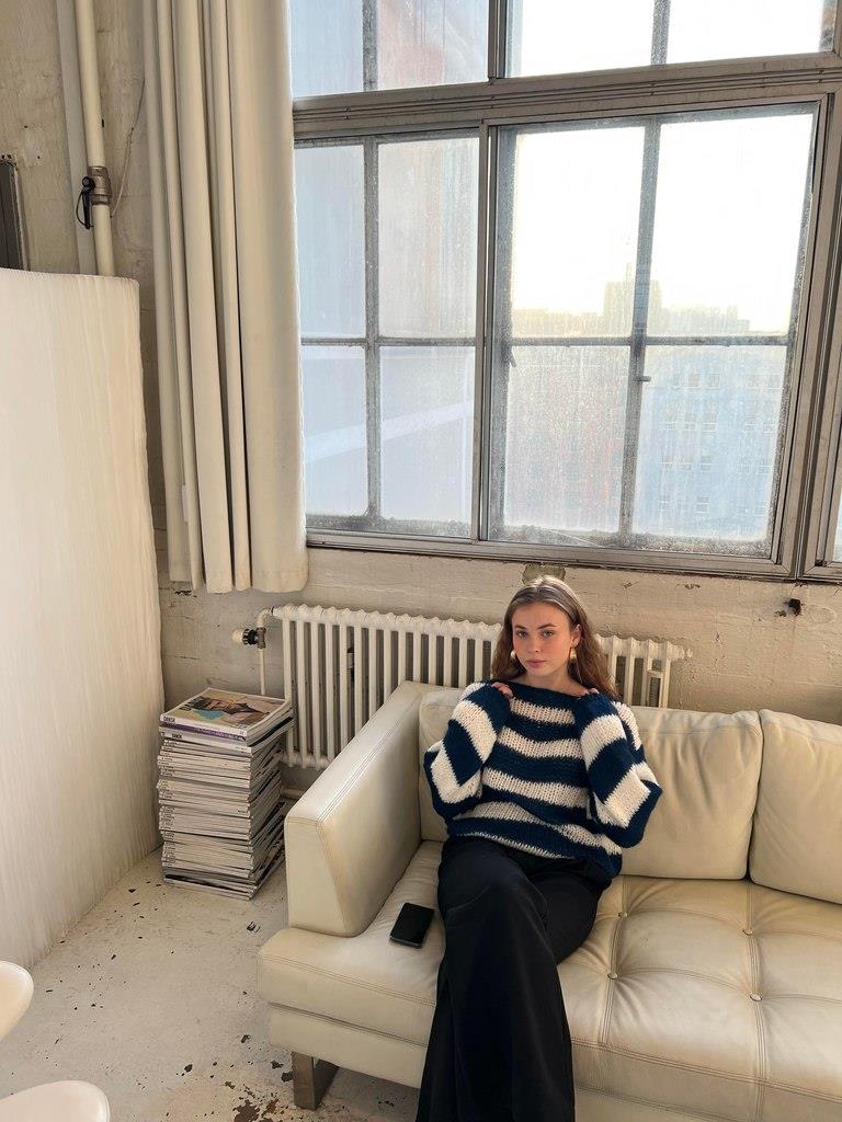 Honorata – Sweter oversize w paski z okrągłym dekoltem