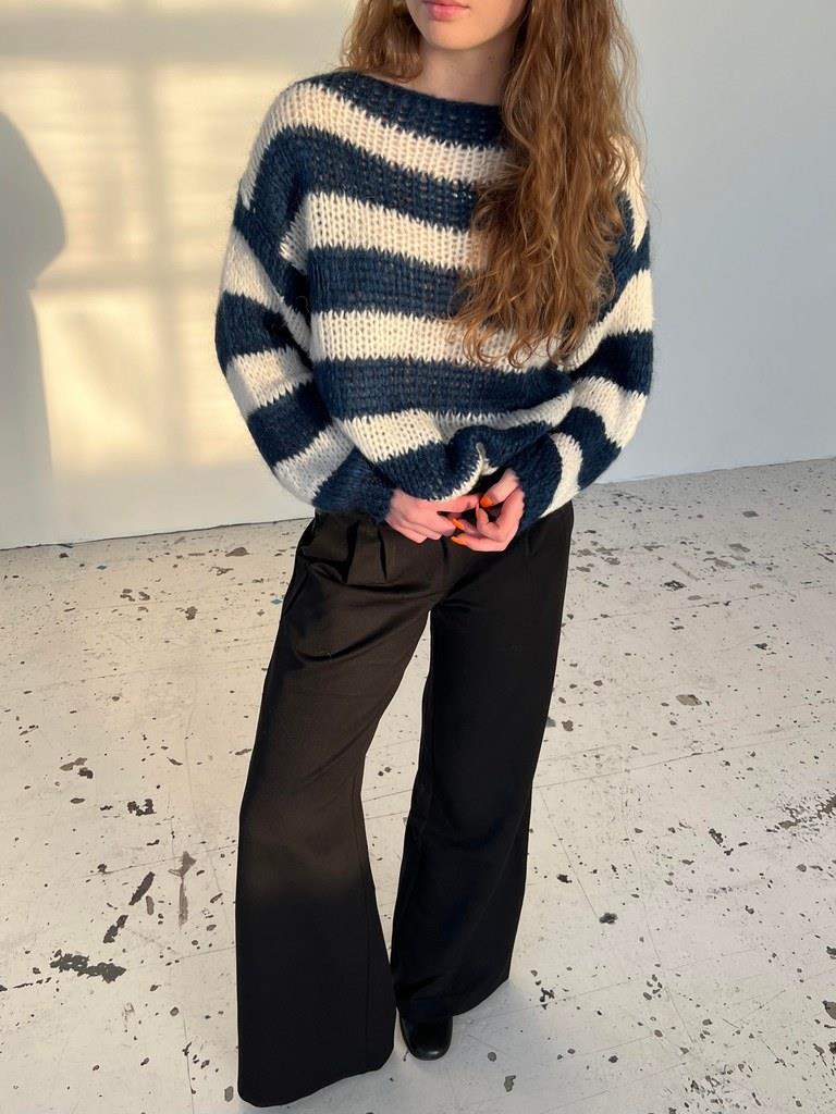 Honorata – Sweter oversize w paski z okrągłym dekoltem