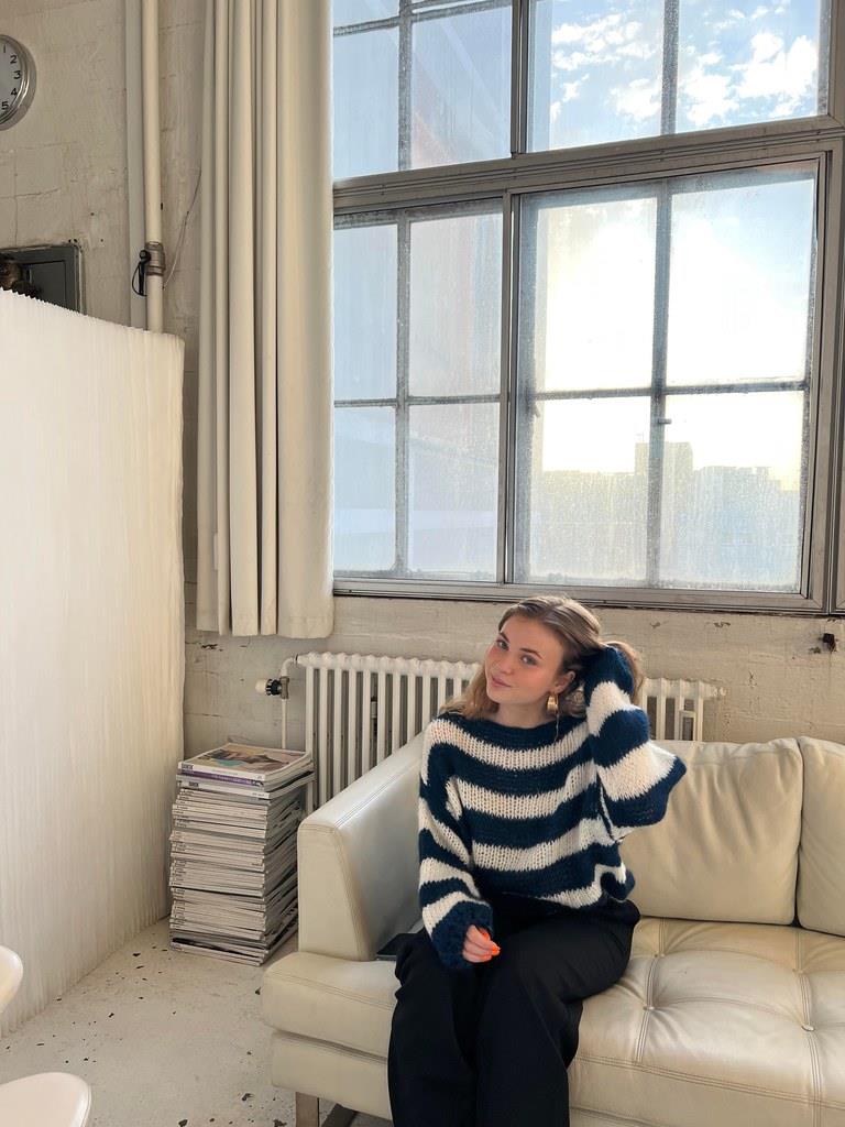 Honorata – Sweter oversize w paski z okrągłym dekoltem