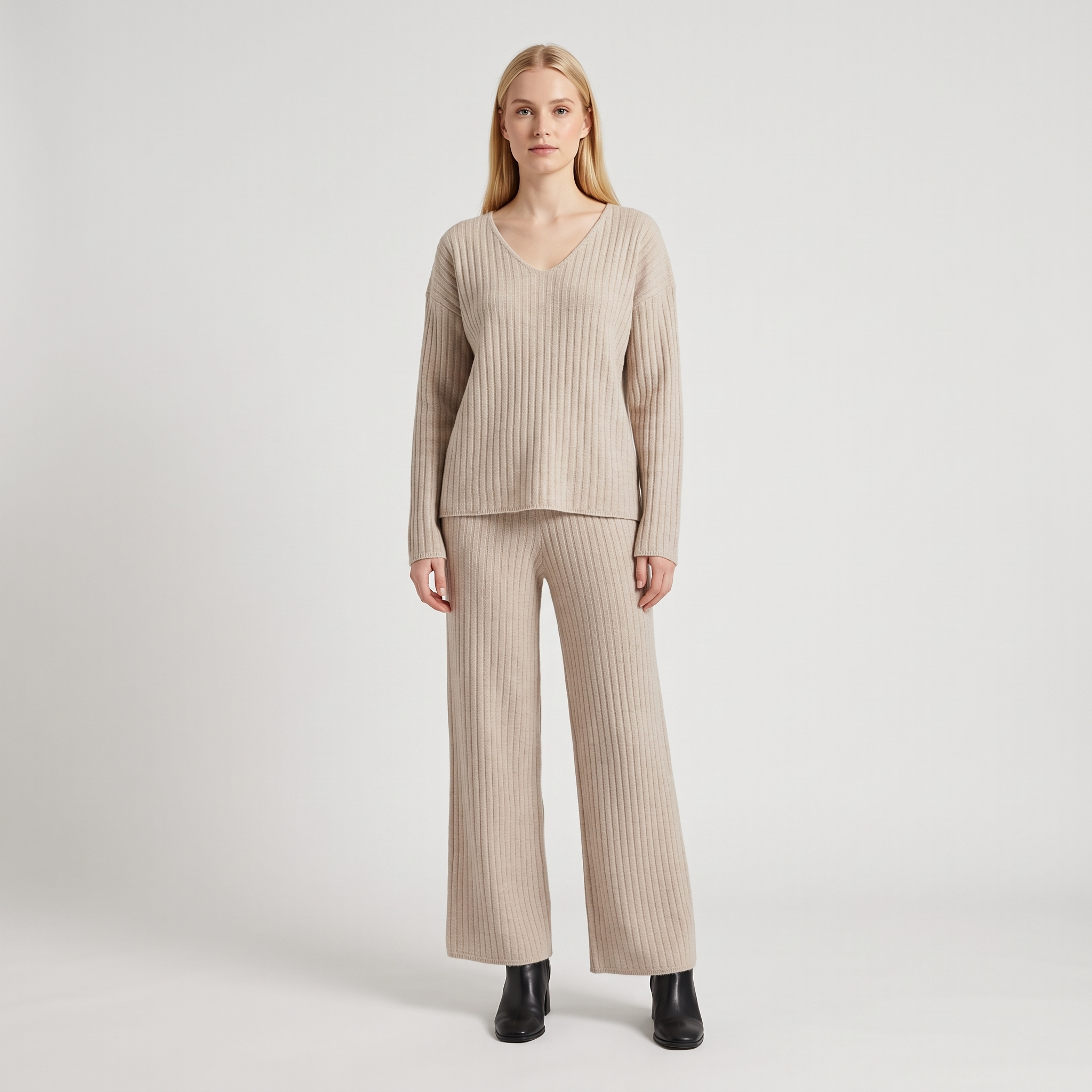Prążkowany komplet loungewear damski – top z dekoltem V i szerokie spodnie – Beżowy