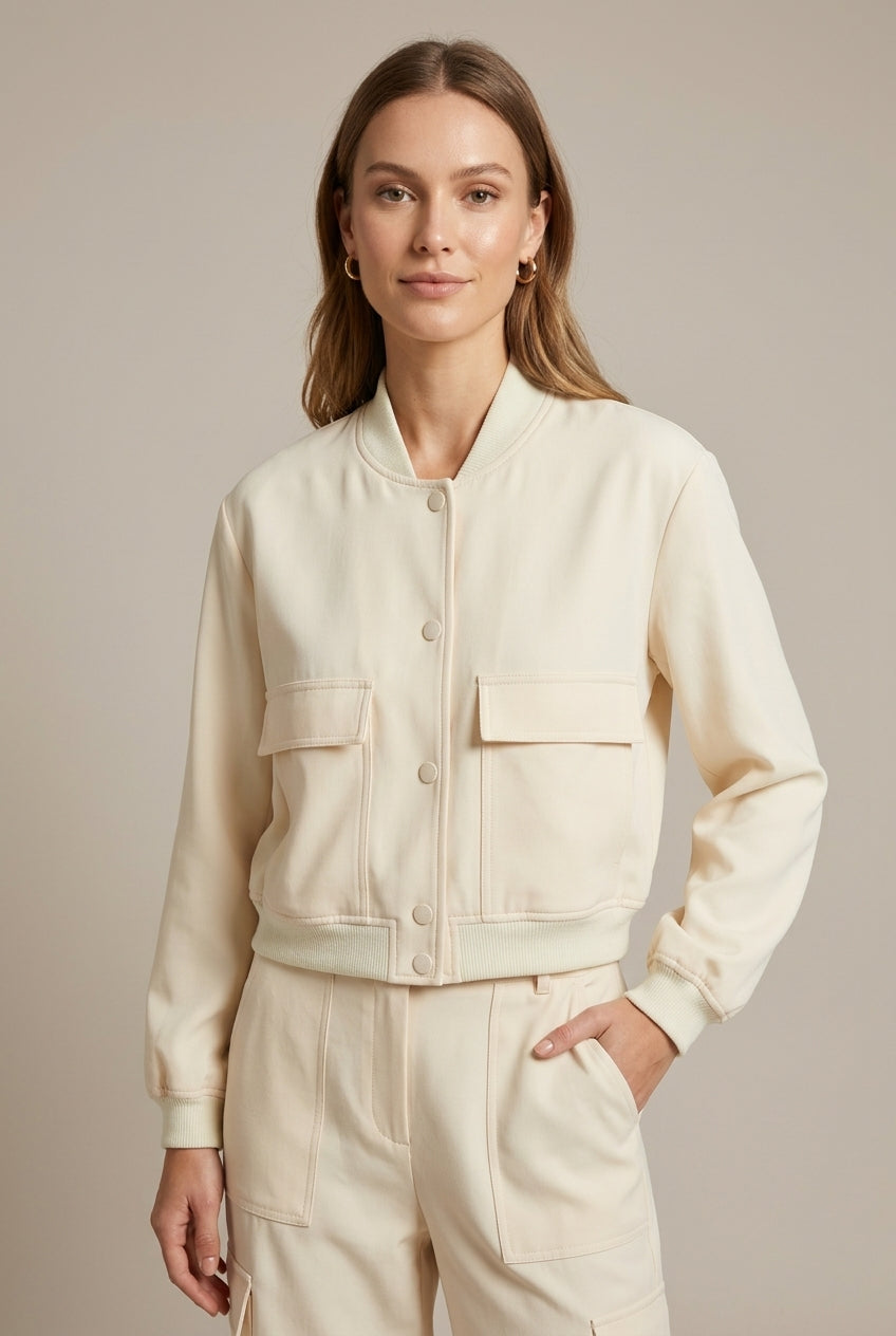 Lekka kurtka bomber damska – relaxed fit z zatrzaskami – Biały