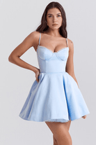 Zoë Sukienka mini damska – dopasowana sukienka na ramiączkach z rozkloszowaną spódnicą | elegancka sukienka imprezowa – Jasnoniebieski
