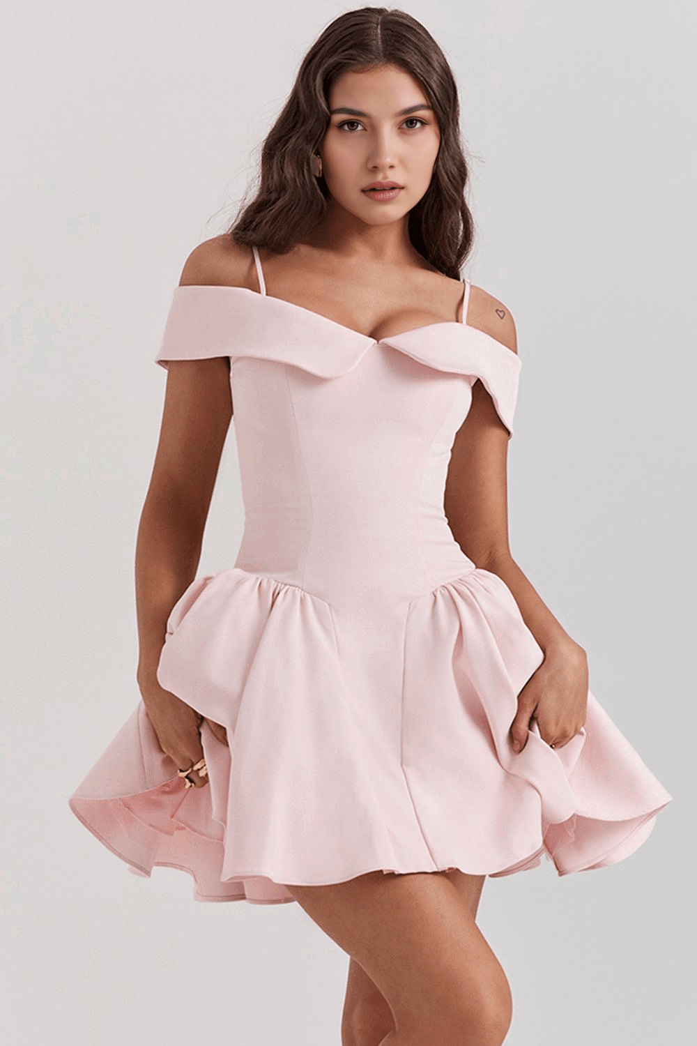 Olivia Mini sukienka damska – sukienka z odkrytymi ramionami i rozkloszowaną spódnicą | elegancka dopasowana sukienka imprezowa – Różowy