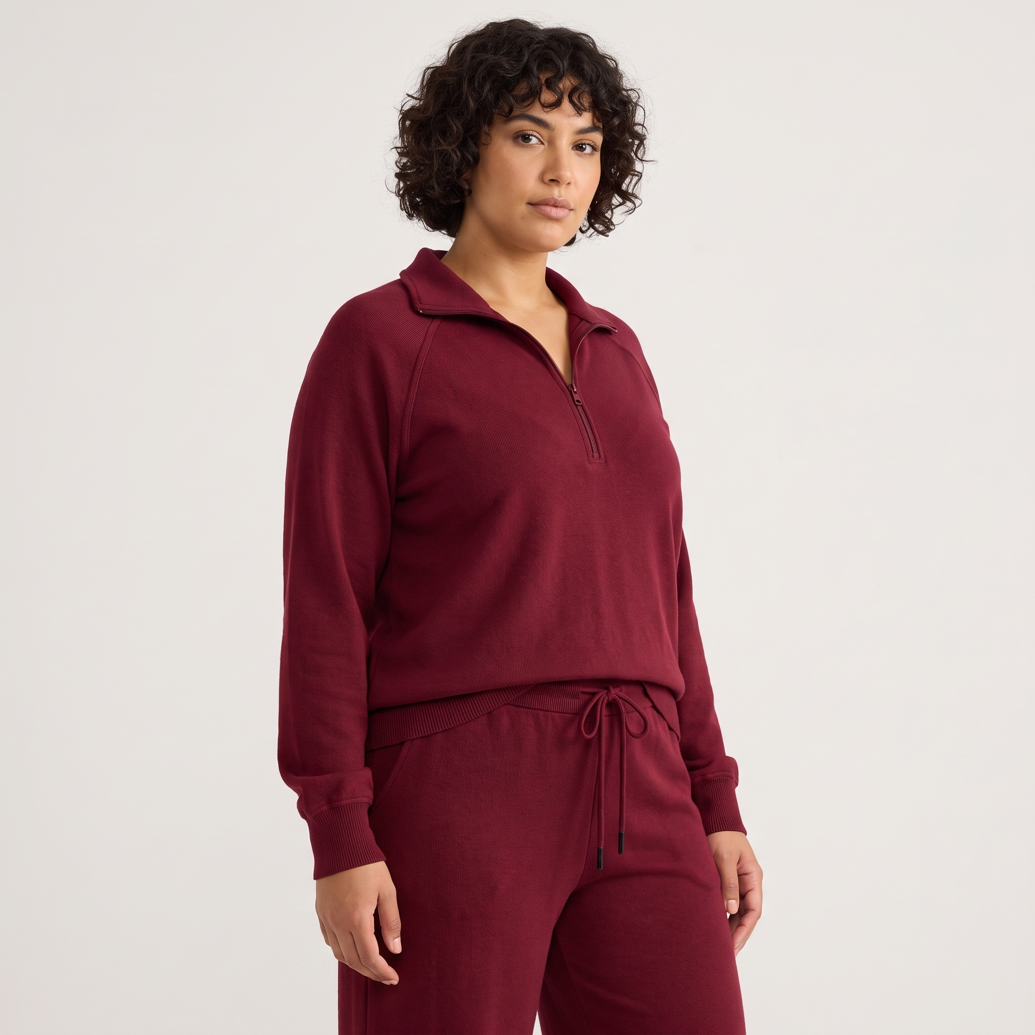 Zestaw loungewear damski – bluza z krótkim zamkiem i spodnie wide leg – Bordowy (detail)