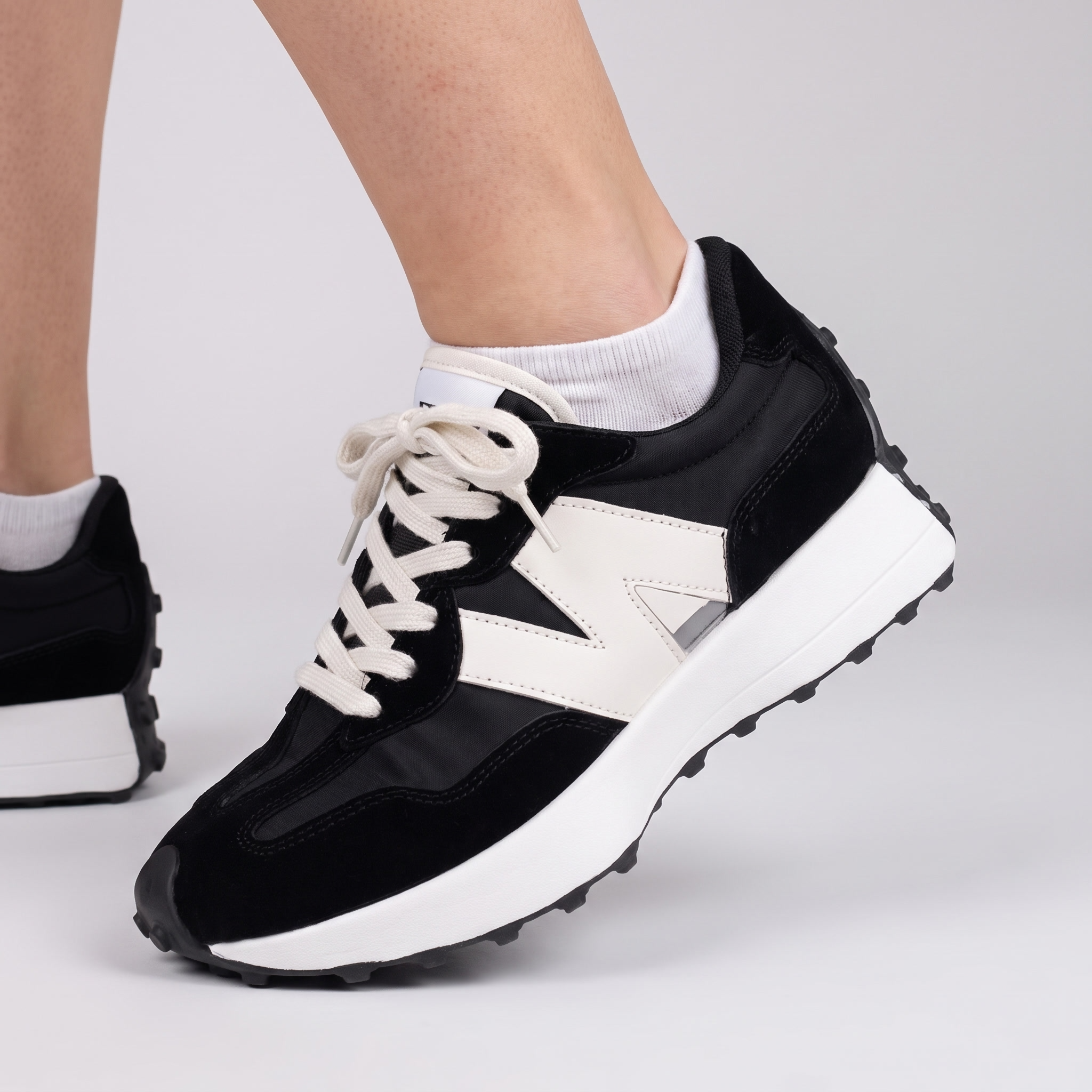 Sneakersy damskie Elora w stylu retro – lekkie i wygodne na co dzień – Czarny (detail)