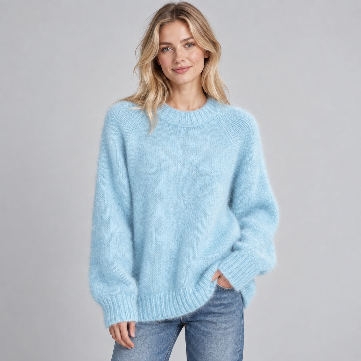Jagoda – Puszysty sweter oversize z okrągłym dekoltem – Błękitny
