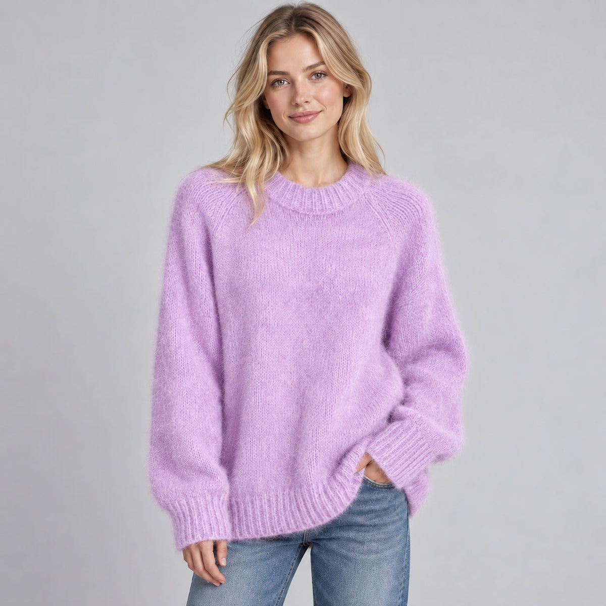 Jagoda – Puszysty sweter oversize z okrągłym dekoltem – Lawendowy
