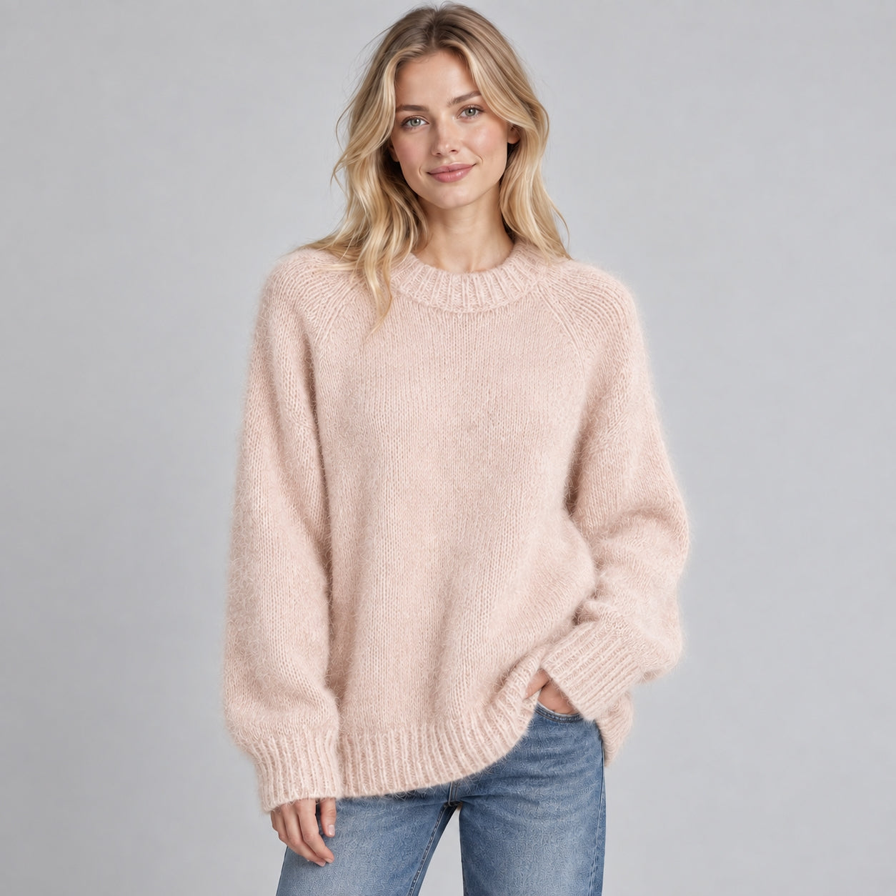 Jagoda – Puszysty sweter oversize z okrągłym dekoltem – Morelowy
