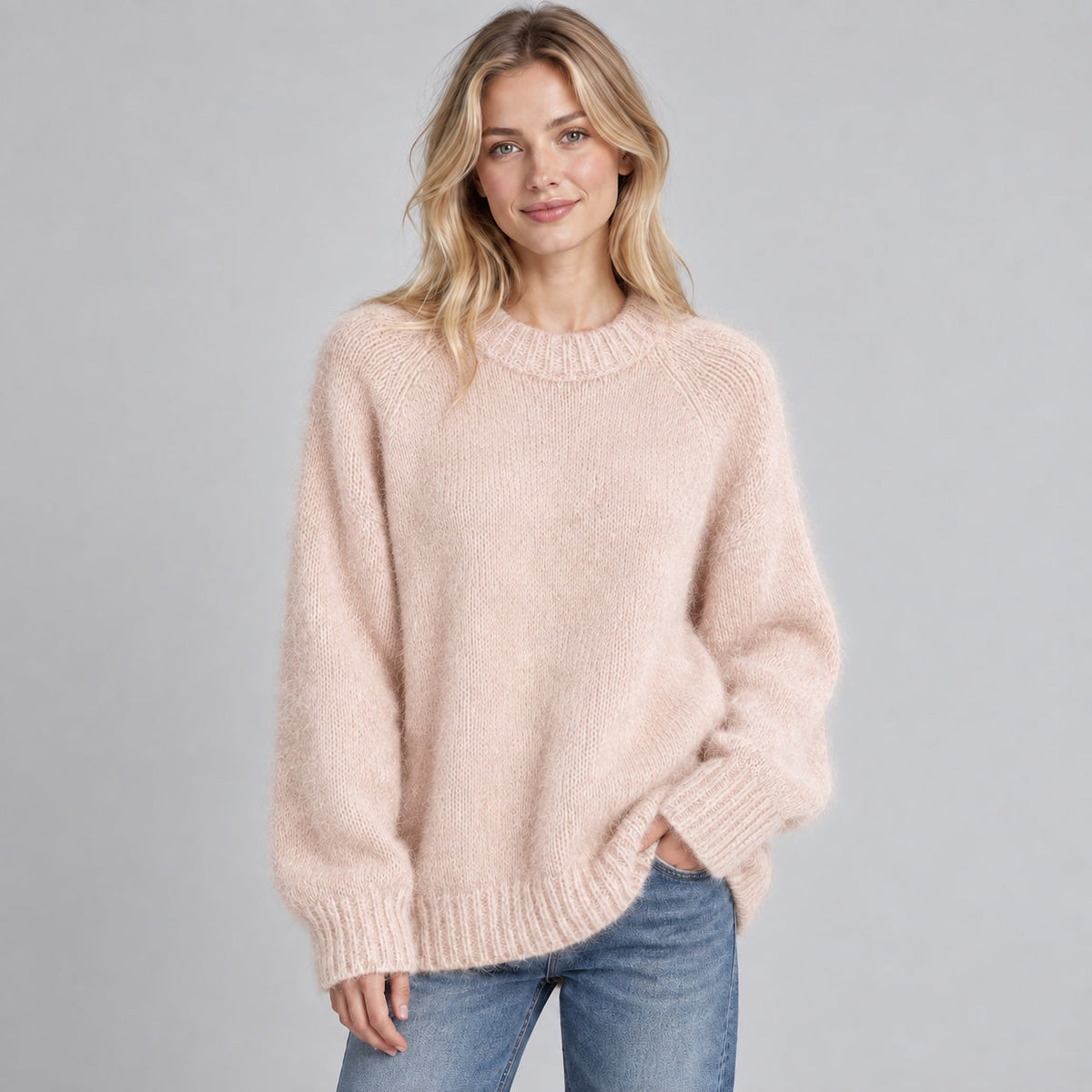 Jagoda – Puszysty sweter oversize z okrągłym dekoltem – Morelowy
